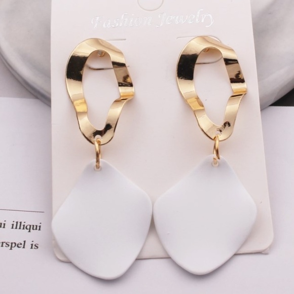 **XENA* White x Gold Irregular Geometric Fashion Dangle Earrings - Picture 1 of 1